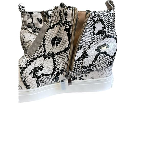 New Sneaker Boots Womens Black 7.5M Snake Print GLADY Waterproof Ankle Zip - Picture 12 of 16